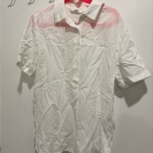 Uniqlo White Short-Sleeve Button-Up Shirt with Pink Hanger Accent
